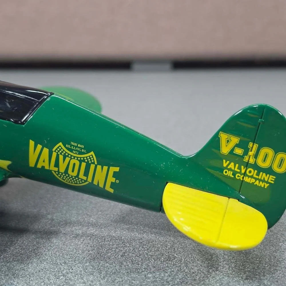 Valvoline V-100 Airplane Green Excellent Die-Cast Collectible